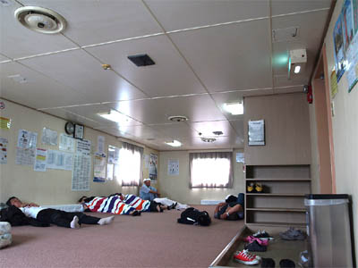 青森～函館航路の津軽海峡フェリー「えさん」の二等部屋