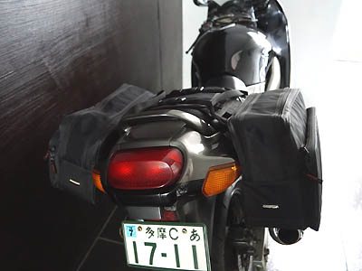 バイク用のサイドバック Goldwinの「GSM 17402」を装着した画像