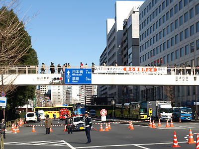 国道15号線 東京マラソンで封鎖中