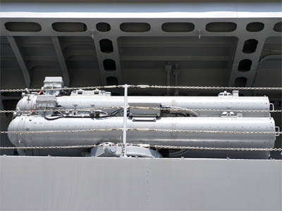 護衛艦「あたご」に搭載されている「68式三連装短魚雷」の発射管