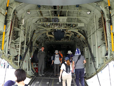 輸送機MC-130JコマンドIIの格納庫