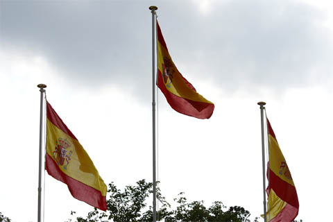 TRIAL GPクラスの表彰式で燦然と輝く３本のスペイン国旗