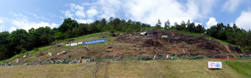 ツインリンクもてぎで開催されたトライアル世界選手権セクション４～６のコースを俯瞰した全景