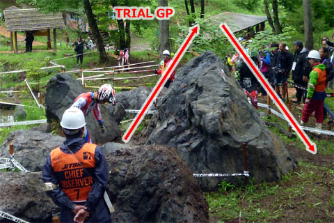 大きな岩を乗り越えるTRIAL GPのルート