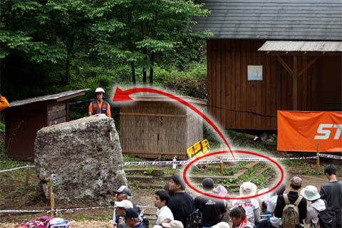アルヌー・ファレ(Arnau Farre)がジャンプした小屋の前の段差