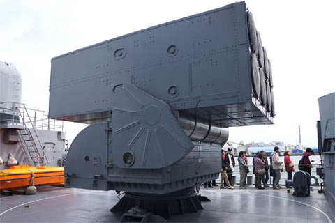 護衛艦「はたかぜ」のアスロック対潜ミサイル