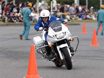2016年全国白バイ安全運転競技大会の傾斜走行操縦競技、栃木県代表の女性白バイ隊員