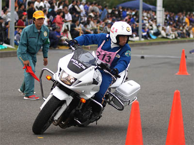 2016年全国白バイ安全運転競技大会の傾斜走行操縦競技、埼玉県代表の女性白バイ隊員