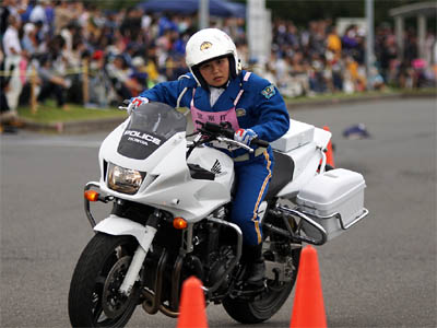 2016年全国白バイ安全運転競技大会の傾斜走行操縦競技、新潟県代表の女性白バイ隊員