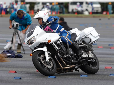 2016年全国白バイ安全運転競技大会の傾斜走行操縦競技、佐賀県代表の女性白バイ隊員