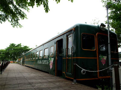 廃線となった名寄本線の興部駅の跡地に保存されているキハ22「ルゴーサ・エクスプレス」