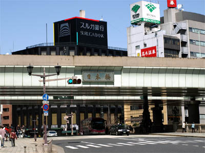 国道４号線の起点、日本橋の看板と交差点