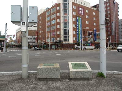 国道５号線の起点である函館駅前の交差点
