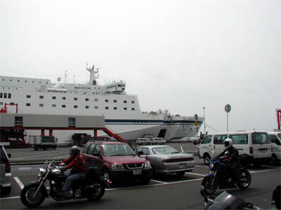 仙台港に着岸している太平洋フェリー「きそ」