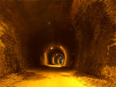 碓氷峠の遊歩道にあるアプト式鉄道の碓氷第五隧道（トンネル）