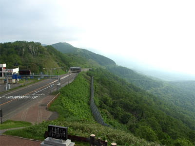 国道38号線の狩勝峠（富良野～帯広）の頂上にあるパーキングエリアから見た景色