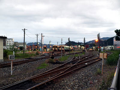 JR東日本の釜石線と三陸鉄道の線路が分岐している釜石駅の構内