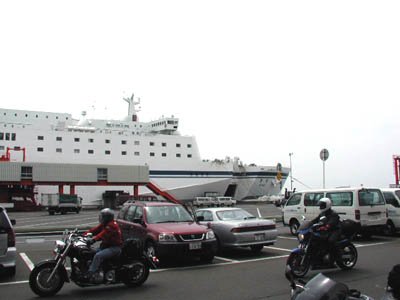 仙台港のフェリーターミナルに着岸している太平洋フェリー「きそ」