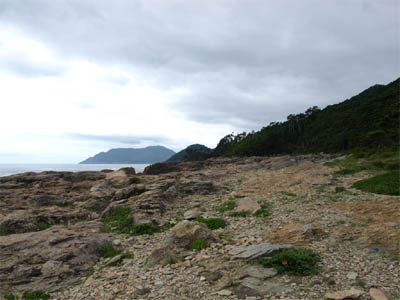 本州最東端の「トドヶ崎灯台」から見た綺麗な海岸線