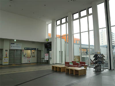 稚内駅の新駅舎の構内にある改札口とみどりの窓口
