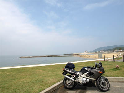 淡路島の西側を走る淡路サンセットラインこと兵庫県道31号線沿いにある駐車場見た海