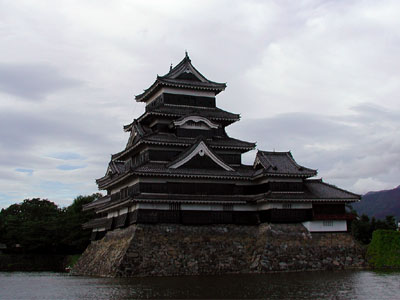 黒い外壁が美しい松本城