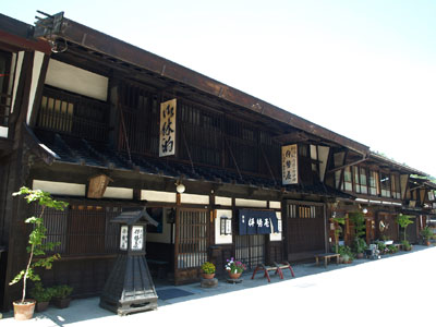 奈良井宿にある古い家屋を改装した店舗