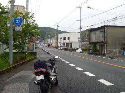高知県佐川町柳瀬を走る国道33号線の道路標識