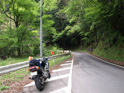 祖谷渓を走る細い道、県道32号線と県道45号線