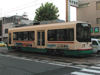 富山市街地を走る路面電車、富山軌道線の8000系