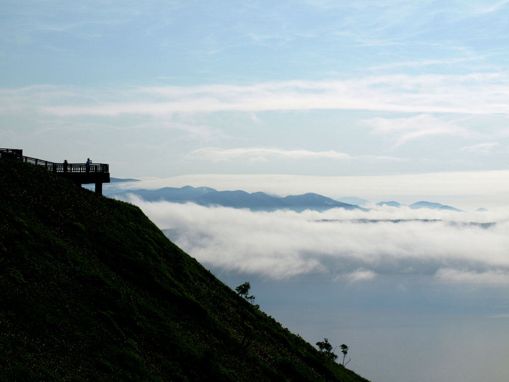 摩周湖第三展望台から見た摩周湖の上に広がる霧と雲海