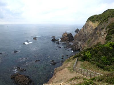 四国最東端「蒲生田岬」の崖と綺麗な海面