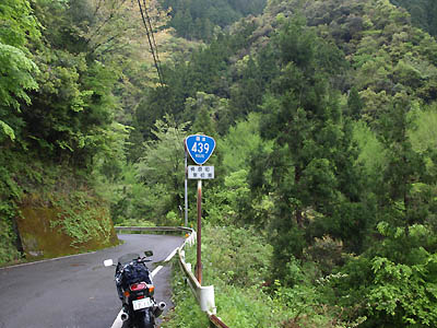 酷道で有名な国道439号線（与作道）の道路標識