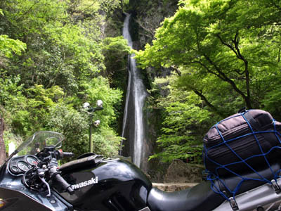 岡山県の絹掛の滝