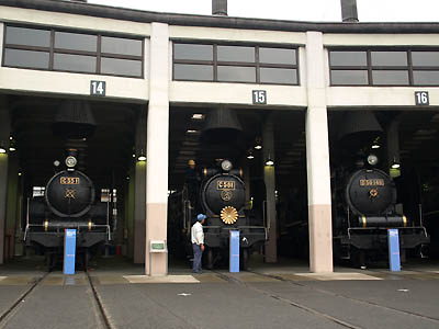 梅小路蒸気機関車館の扇形車庫に留置されている蒸気機関車
