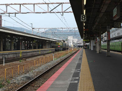 京都駅構内の７番線ホーム