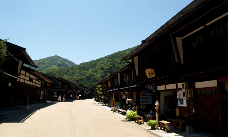 古い宿場町の風景が今でも見られる中山道の奈良井宿