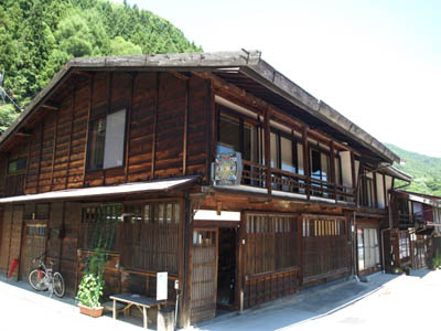 中山道の奈良井宿にある古い木造家屋