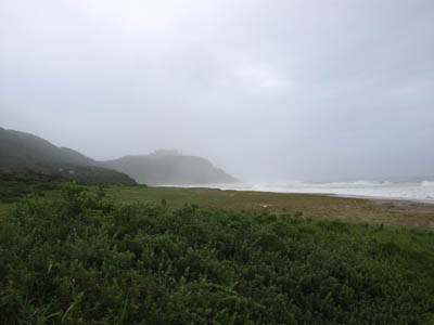 台風接近中の恋路ヶ浜