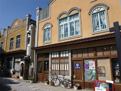 小江戸川越の名所「蔵造り街」にあるノスタルジックな古い建物