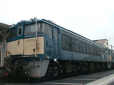 JR信越本線の横川駅に留置されている国鉄時代のEF63の重連