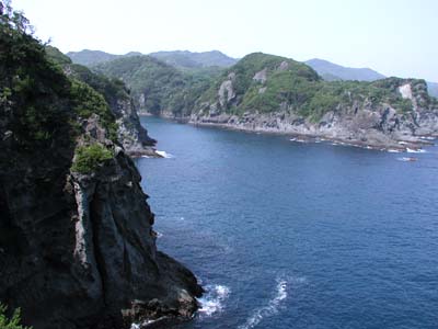 石廊崎から見た切り立った崖と美しい海