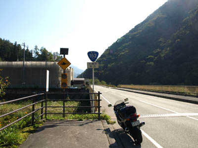 大鹿村の落合にある国道152号線の道路標識