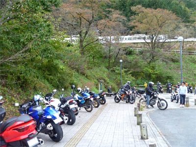 道の駅「果樹公園あしがくぼ」のバイク駐車スペース