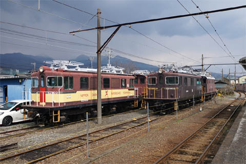 岳南富士岡駅の留置線に停められている電気機関車ED402、ED403、ED291、ED501